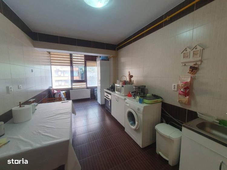 De vanzare Apartament 3 camere -Complex Vega, Strada Tecuci - 4