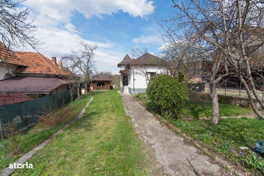 Casă cu 3 camere în Văcarea