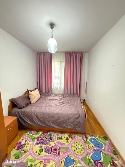Apartament cu 3 camere semidecomandat în Craiovița Nouă
