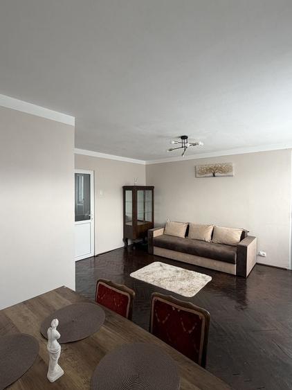 Apartament cu 2 camere decomandat în Titan