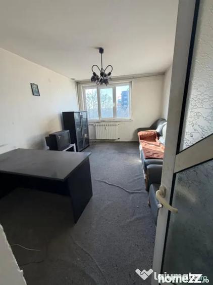 Apartament cu 3 camere decomandat în Calea București