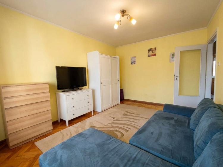 Apartament cu 3 camere decomandat, mobilat în Granit