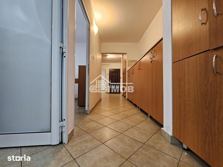 Apartament cu 3 camere decomandat în Micro 11