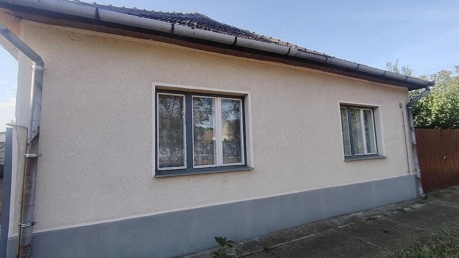 Casă cu 2 camere cu Teren 1700 Mp în Exterior Vest