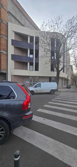 Spațiu comercial, de 500 mp, în Ferdinand