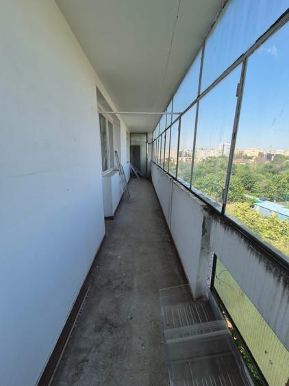Apartament cu 3 camere semidecomandat în P-ța Muncii
