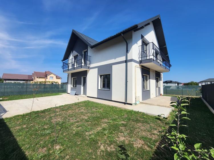Casă individuală cu 5 camere cu Canalizare în Miroslava