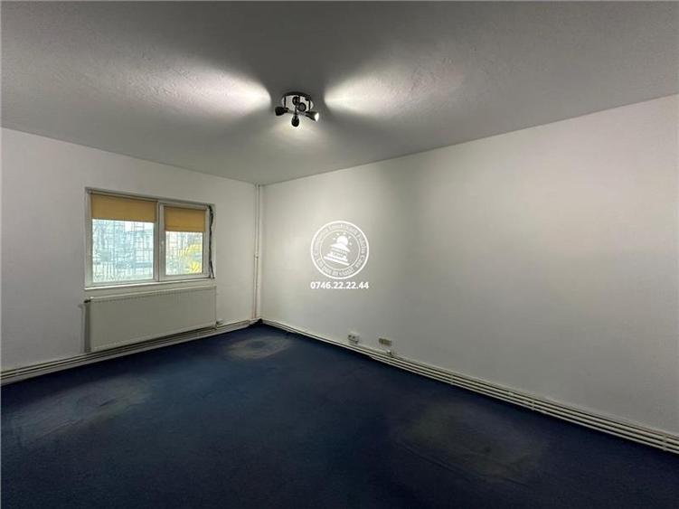 Apartament cu 4 camere decomandat în Alexandru cel Bun
