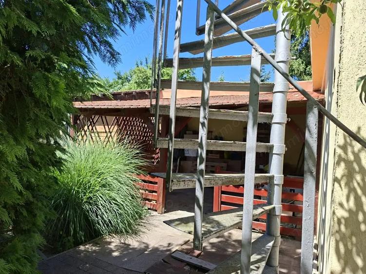 Casă cu 6 camere cu Teren 1000 Mp în 14 Mai