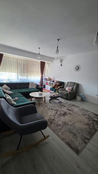 Apartament cu 3 camere semidecomandat în Central