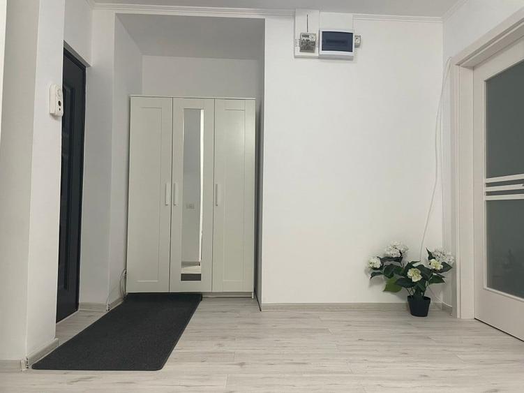 Apartament cu 3 camere decomandat în Berceni