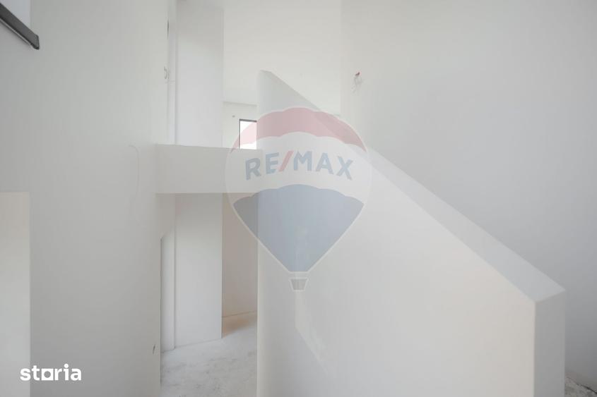 Casă cu 4 camere cu Teren 575 Mp în Iorga