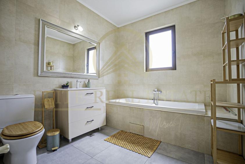 Apartament cu 3 camere decomandat, mobilat în Poarta 6