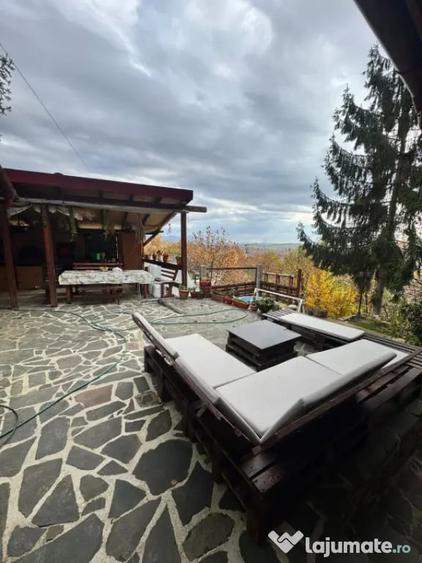 Casă cu 4 camere cu Teren 1527 Mp în Tăuții de Sus