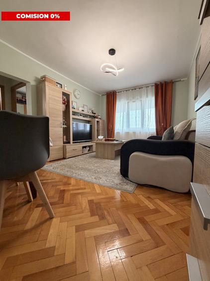 Apartament cu 3 camere semidecomandat, mobilat în Gheorghe Lazăr