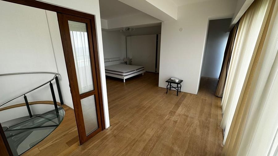 Apartament cu 3 camere decomandat, mobilat în Faleza Nord