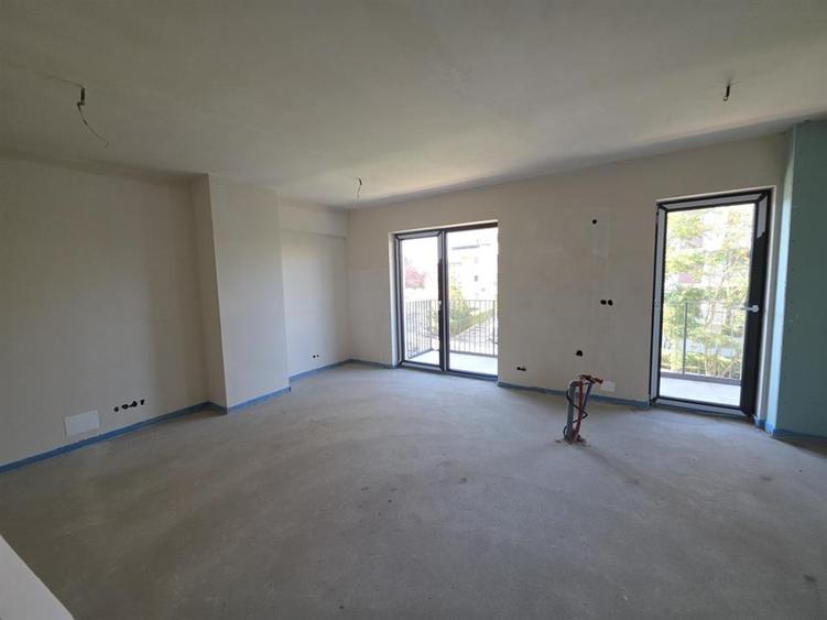 Apartament cu 3 camere semidecomandat în Mărăști