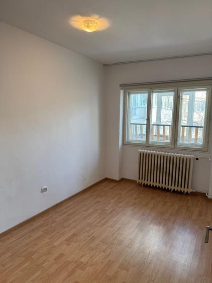 Apartament cu 3 camere decomandat în Colentina