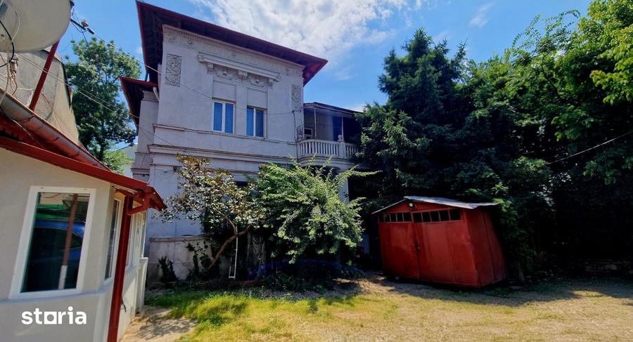 Apartament cu 5 camere în Victoriei