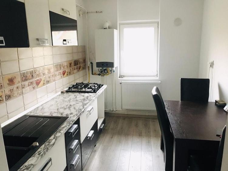 Apartament cu 3 camere decomandat în Babadag