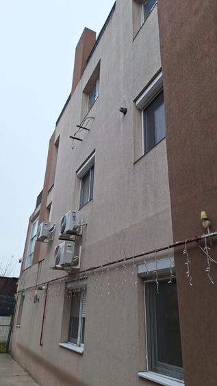 Casă individuală cu 12 camere cu Canalizare în Colentina
