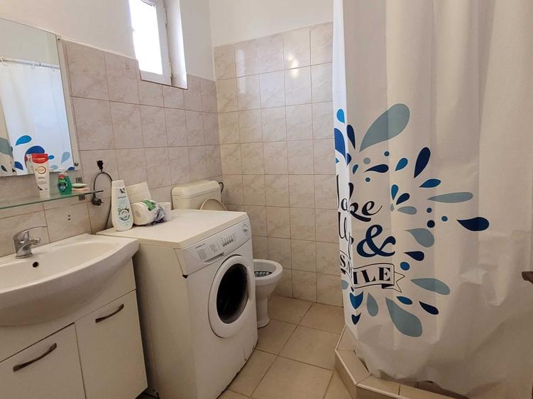 Casă cu 4 camere în Calea București