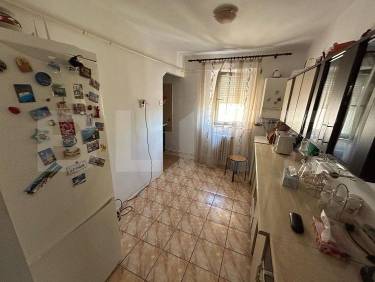 Apartament cu 3 camere decomandat, mobilat în Cetate