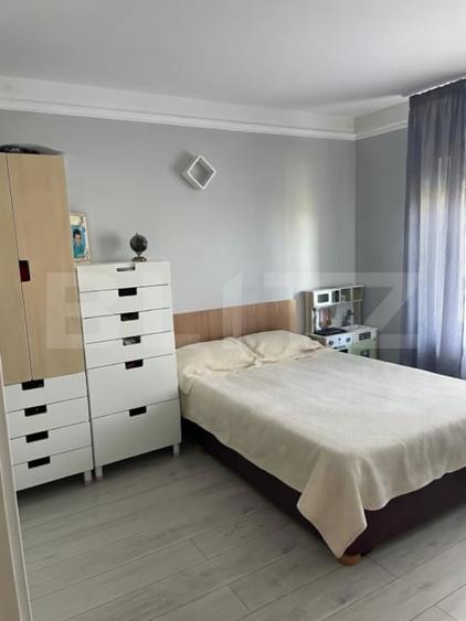 Casă individuală cu 8 camere cu Canalizare în Moșnița Veche