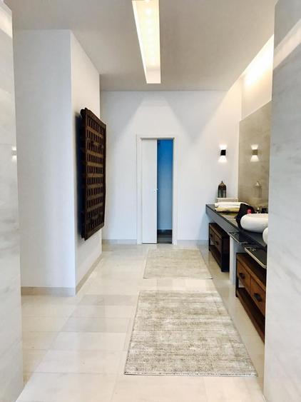 Penthouse cu 8 camere semidecomandat în Mamaia