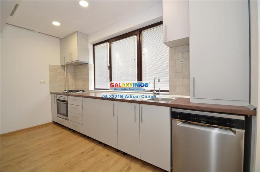 Apartament cu 3 camere semidecomandat, mobilat în Ștefan cel Mare
