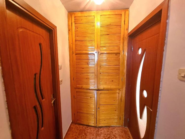 Apartament cu 2 camere semidecomandat, mobilat în Girocului