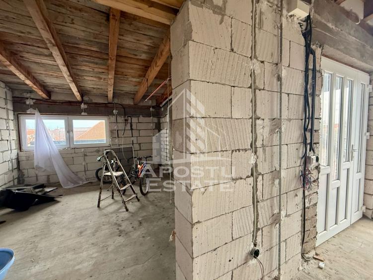 Casă individuală cu 6 camere cu Canalizare în Plopi