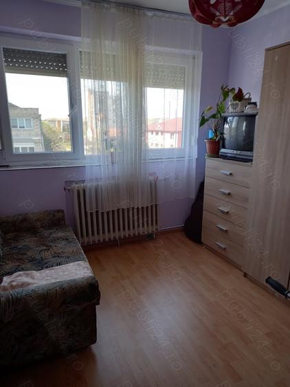Apartament cu 3 camere decomandat în Iosia