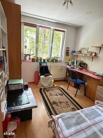 Apartament cu 3 camere decomandat în Drumul Taberei