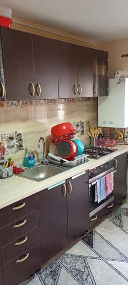 Apartament cu 3 camere decomandat în Carpați 2