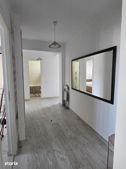 Apartament cu 4 camere semidecomandat în Central