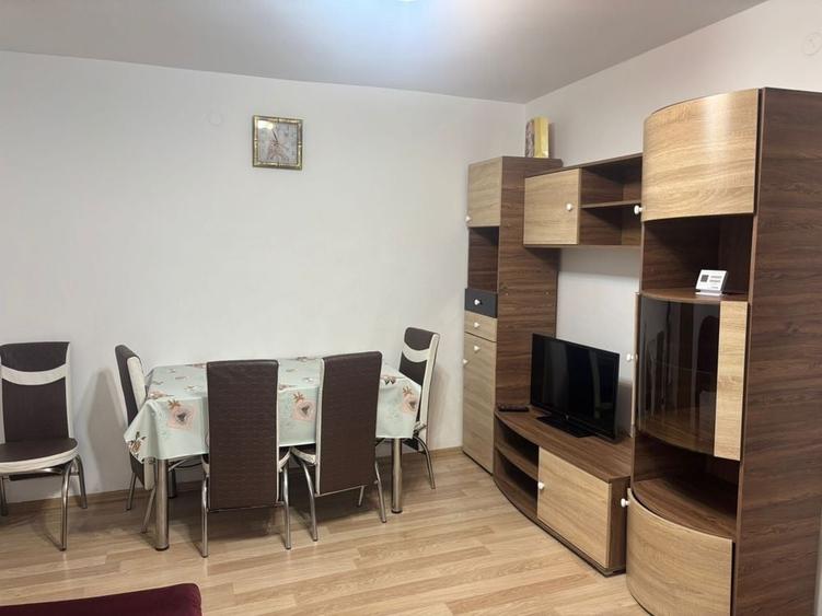Apartament cu 3 camere în Decebal
