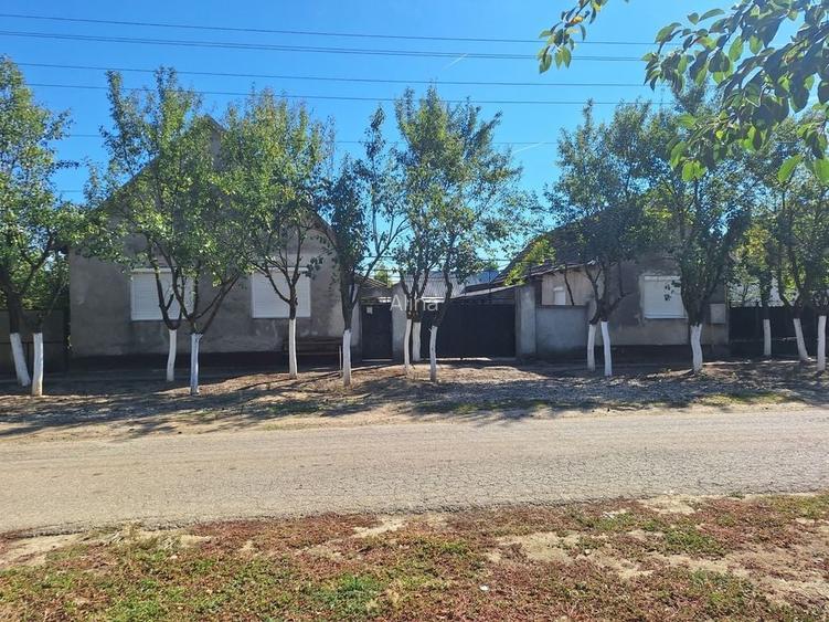 Casa spatioasa de vanzare in Somosches (comuna Cermei) Ideala pentru doua familii sau investitie!