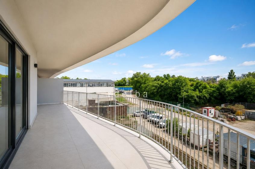 Apartament cu 3 camere semidecomandat în Colentina