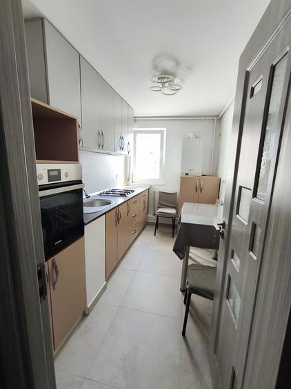 Apartament cu 3 camere semidecomandat în Central