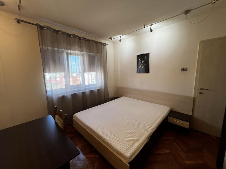 Apartament cu 3 camere decomandat în Central