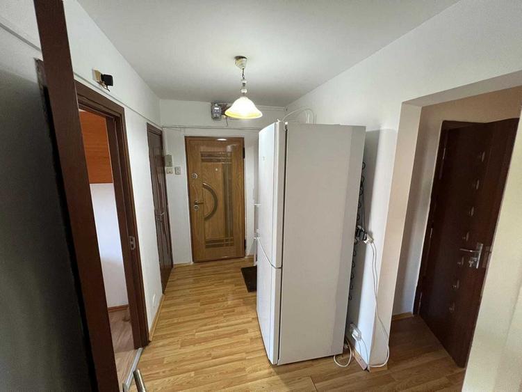 Apartament cu 3 camere decomandat în Titan