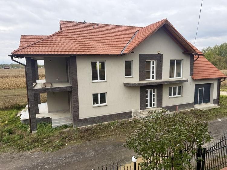 Casă cu 4 camere în Central