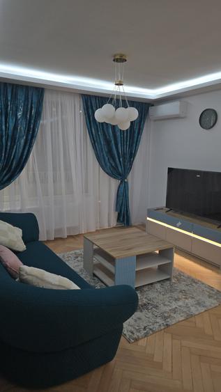 Apartament cu 2 camere semidecomandat, mobilat în P-ța Romană
