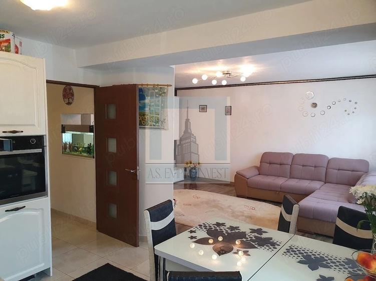 Apartament cu 4 camere decomandat, mobilat în Noua