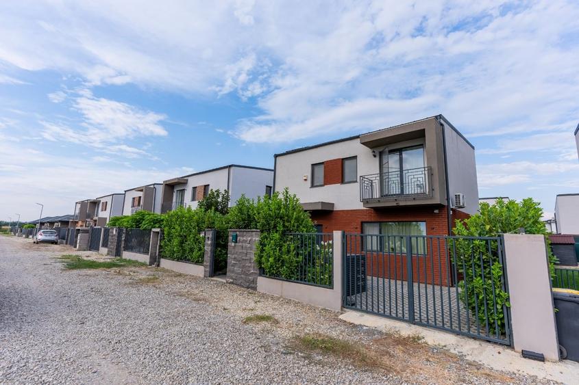 Casă individuală cu 3 camere cu Canalizare în Tunari