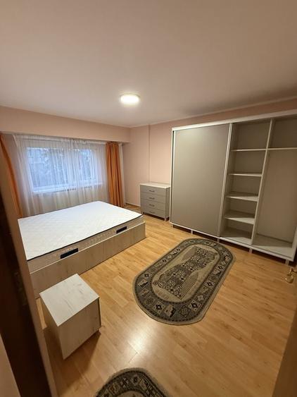 Apartament cu 3 camere decomandat în Exterior Vest