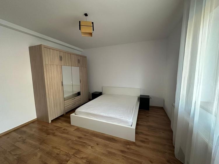 Apartament cu 3 camere semidecomandat în Calea Dumbrăvii