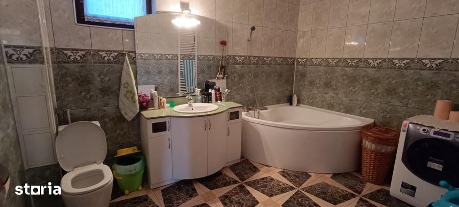 Casă cu 7 camere cu Teren 1090 Mp în Breaza