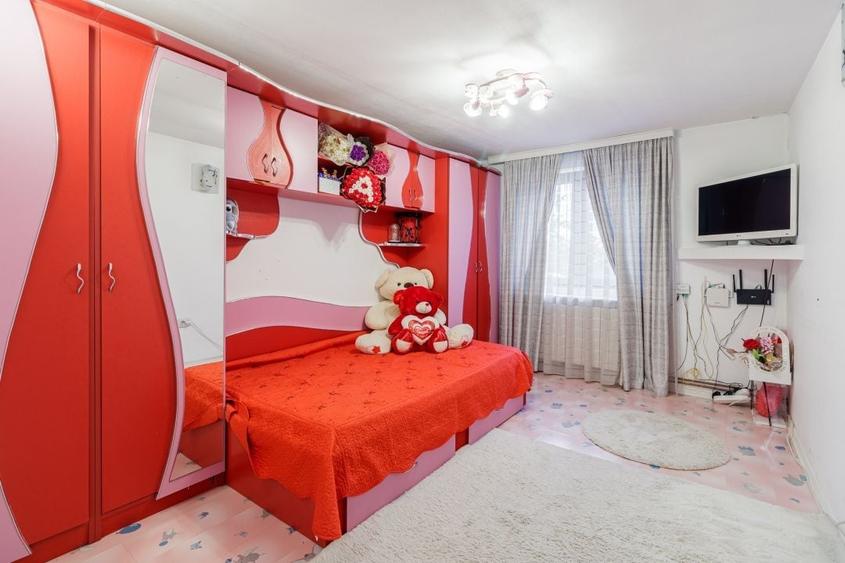 Casă individuală cu 7 camere cu Canalizare în Periș